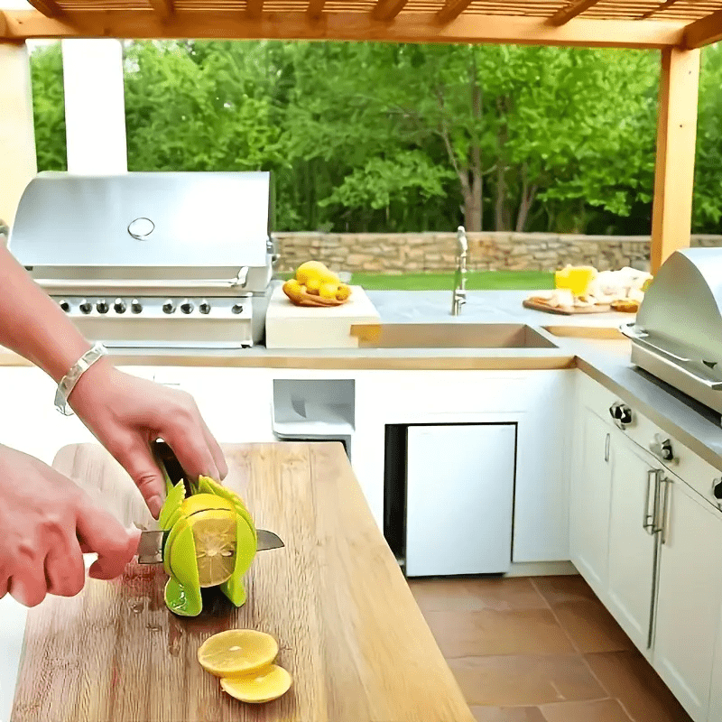 Green Multi-functional Vegetable and Fruit Slicer, Food-Grade Plastic Handheld Kitchen Tool, Suitable for Lemons and Tomatoes, Ergonomic Design, Easy to Use at Home or in Restaurants