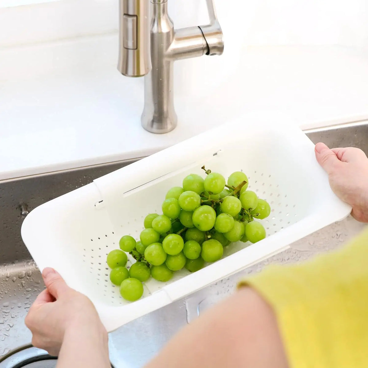 Collapsible Kitchen Colander - Sturdy Pasta Draining Basket with Holes, Sink Strainer, Vegetable Wash Container, Utensil Storage Rack